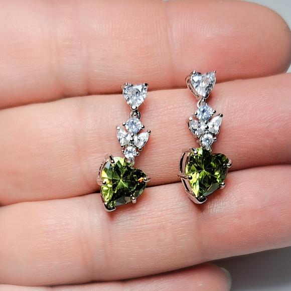 🎀925 Peridot Heart Diamond Accent Drop Earrings - Picture 4 of 8